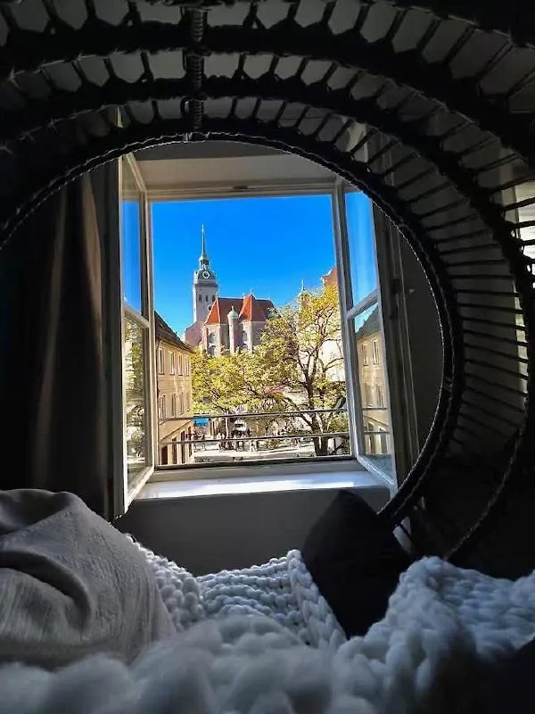 Beautiful Old Town Apartment München
